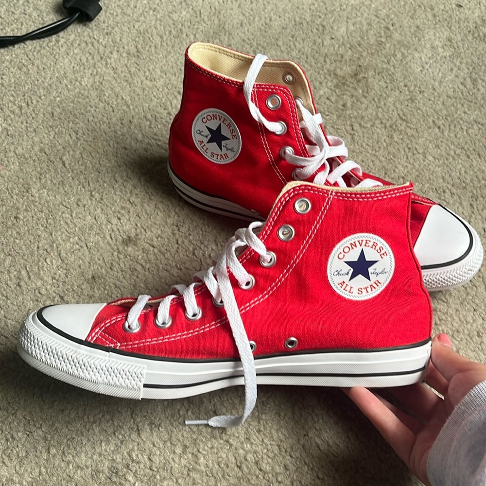 RED CONVERSE (never worn)